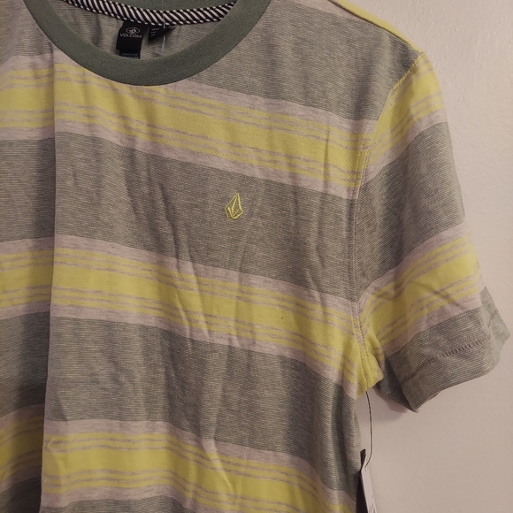 Volcom boy shirt - Picture 2 of 4
